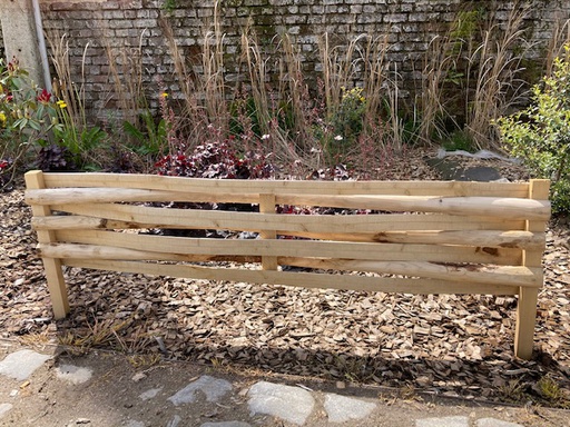 Bordure en châtaignier écorcé + pieux