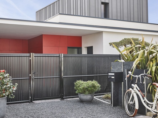 Portillon Axyle Noir - Simple battant - Poteaux carrés à bétonner