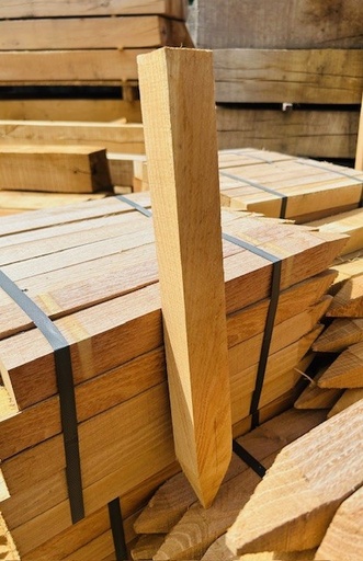 Piquet carré en robinier - faux acacia scié pointé