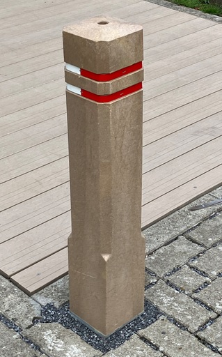 [BOLLARDRECYCLE15X15X140BEIGE] Bollard en plastique recyclé avec 2 bandes réfléchissantes - BEIGE